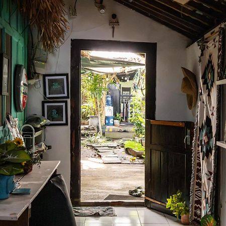 Losmanos Hostel Yogyakarta Exterior foto