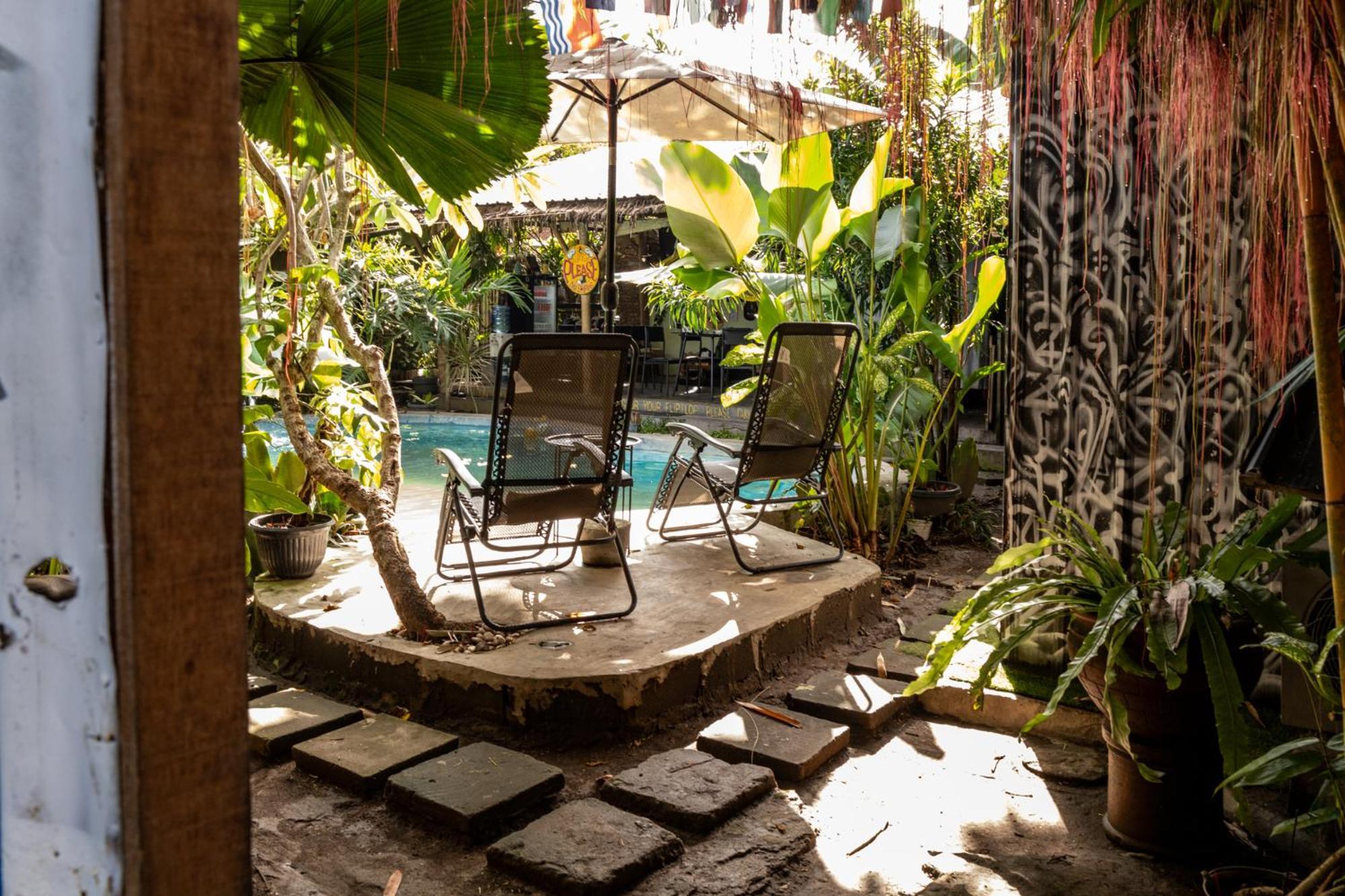 Losmanos Hostel Yogyakarta Exterior foto